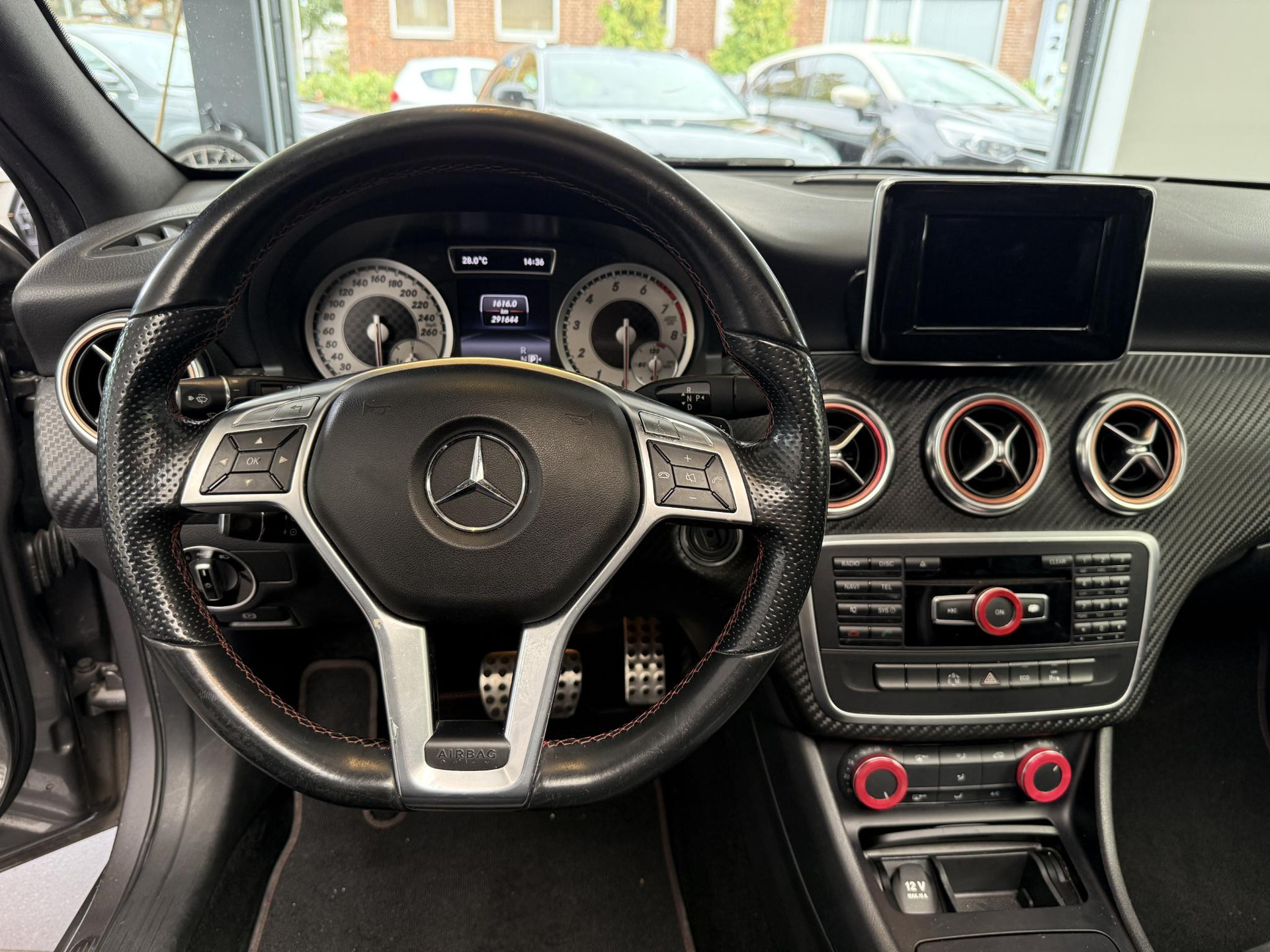 47466612-10.jpg